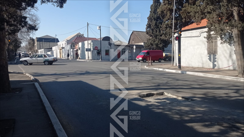 Atatürk prospektində yeni asfalt örtüyü çəkildi, qəza vəziyyəti yarandı - FOTO/VİDEO