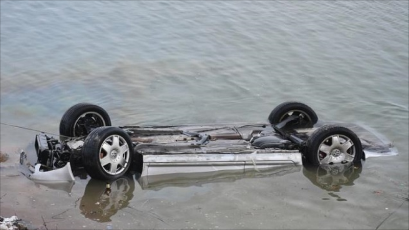 Bakı-Qazax yolunda maşın kanala aşıb