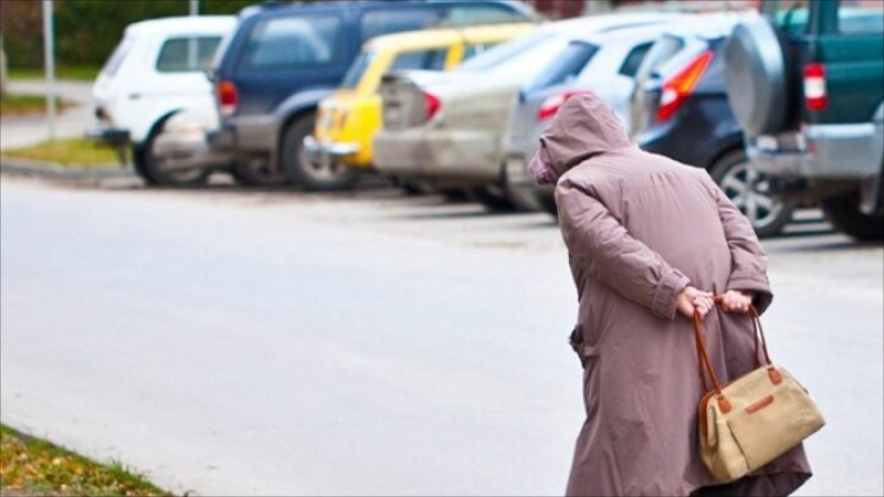59 yaşlı qadını maşın vuraraq öldürdü
