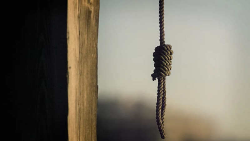 75 yaşlı kişi özünü asdı