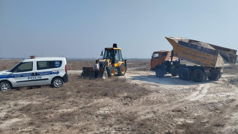 Gəncədə qanunsuz qum-çınqıl daşıyanlar cərimələnib