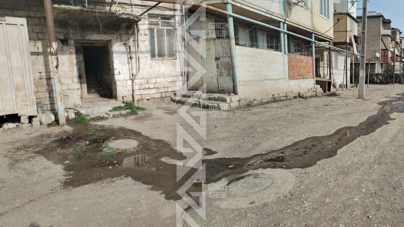 Gəncənin bu küçəsindən üfunətdən keçmək olmur