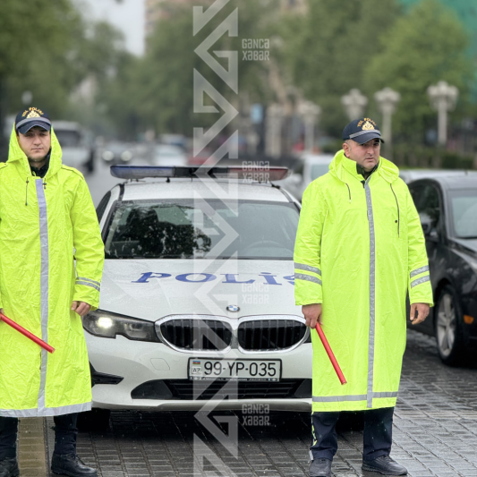 Gəncədə polis gücləndirilmiş rejimdə fəaliyyət göstərir - FOTO
