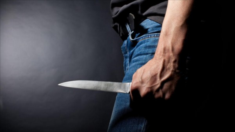 Kişi ondan boşanan arvadını mikroavtobusda bıçaqladı