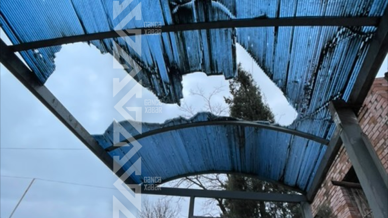 Gəncədə yararsız dayanacaq pavilyonu: Çarə qılan yoxdur