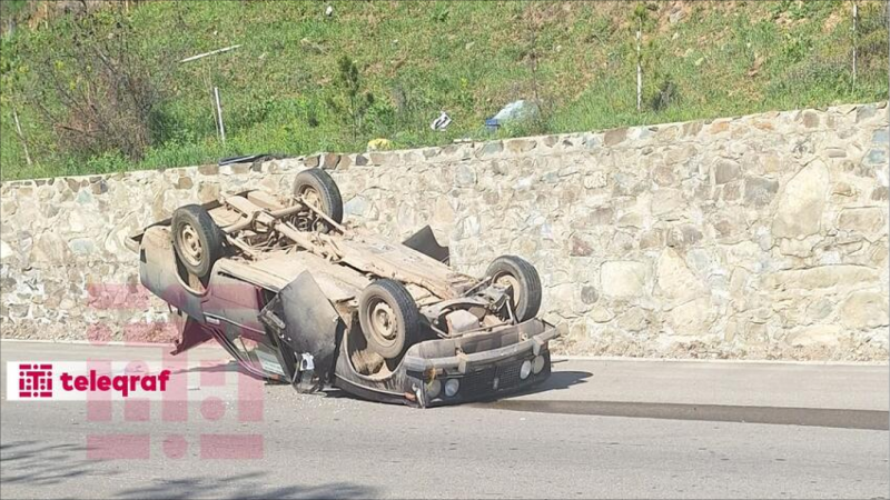 Göygöldə maşın aşdı, sürücü xəsarət aldı