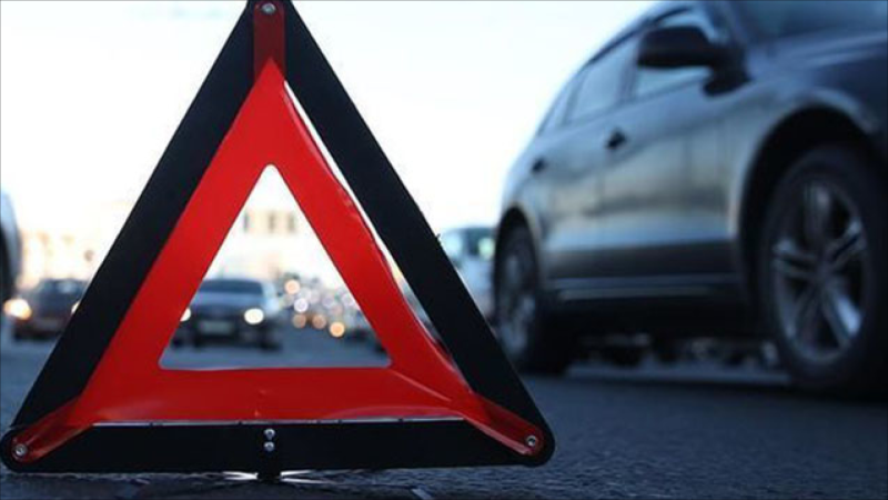 Ağstafada minik maşını daşa çırpılıb, xəsarət alanlar var