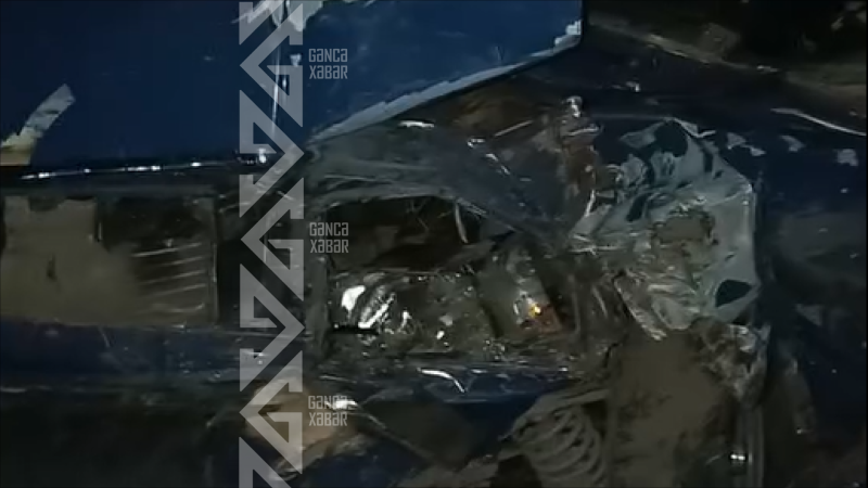 Gəncədə iki VAZ toqquşdu - VİDEO