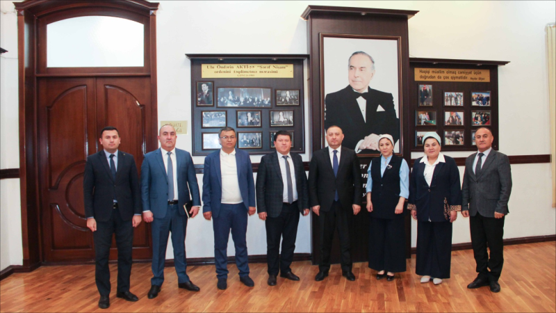 Özündən yaşca böyük oğlanla görüşdü, məhkəməyə düşdü