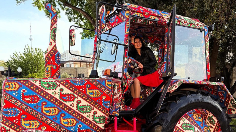 Gəncədə istehsal olunan traktor sərgidə maraqla qarşılanıb - FOTO