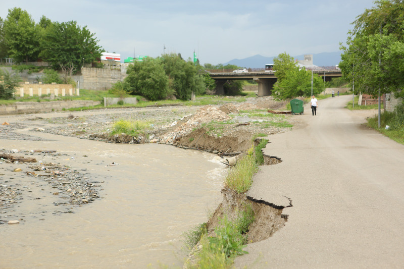 Niyazi Bayramov selin dağıtdığı əraziyə baş çəkib - FOTO