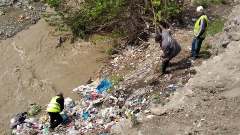 Gəncəçayın məcrası zibillərdən təmizlənib - FOTO