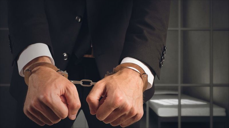 Həbsdə olan vəzifəli şəxsin cəzası azaldıldı