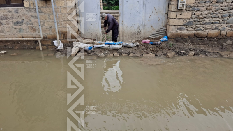 Gəncədə sel suları Məhsəti qəsəbəsini iflic etdi - FOTO/VİDEO