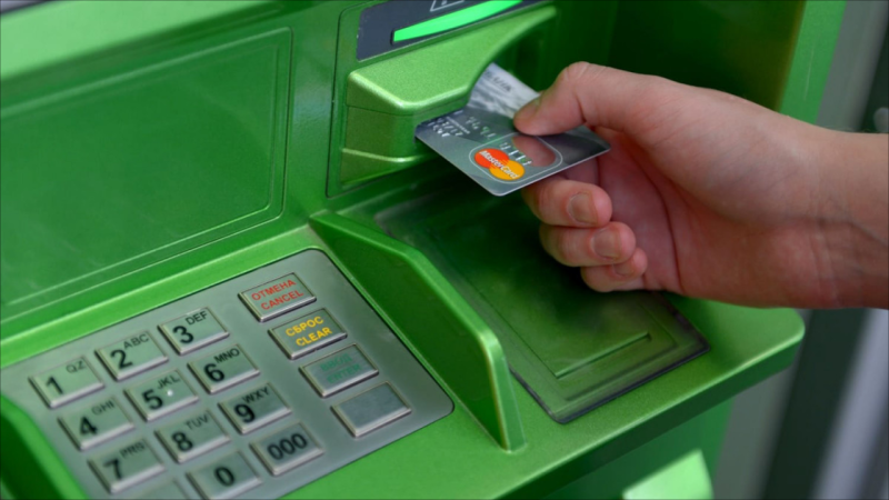 Kartlardan daha 20 min manat oğurlandı