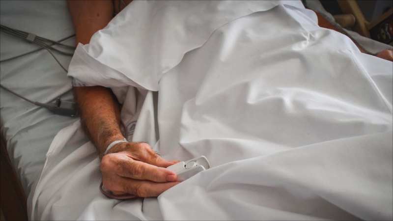 Yaşlı kişi xəstəxanada öldü