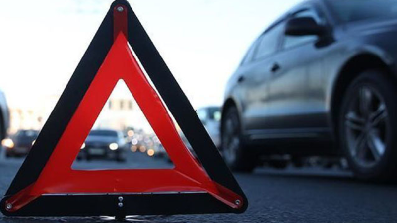 Gəncədə yol qəzasında iki nəfər xəsarət alıb