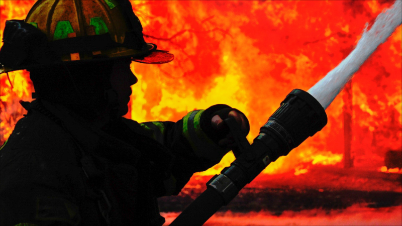 Elektrik naqillərində yaranan qısa qapanma 4 otaqlı evi məhv etdi