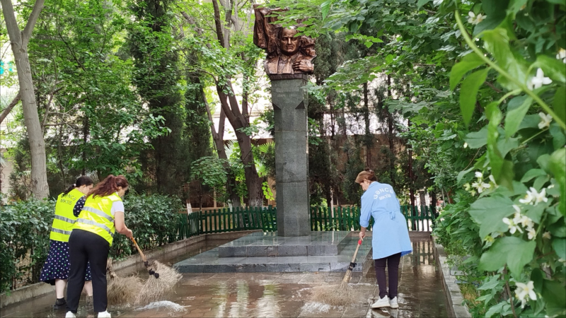 Gəncənin Dəmiryolçular parkında təmizlik işləri görülüb - FOTO