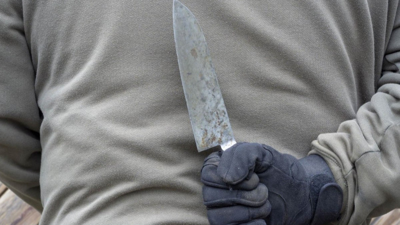 Kafedə iki nəfər bıçaqlanıb