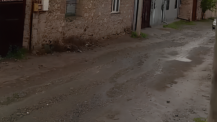 Gəncədə yağış yağır, şimşək çaxır