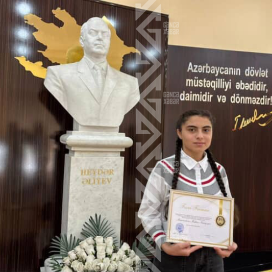 Gəncəli şagird İngilis dili üzrə olimpiadada birinci yeri qazandı - FOTO