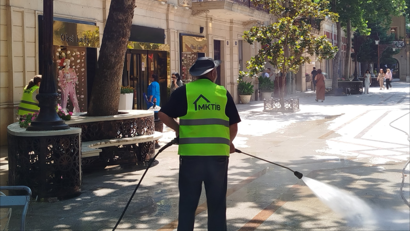 Cavad Xan küçəsində təmizlik işləri görülüb - FOTO