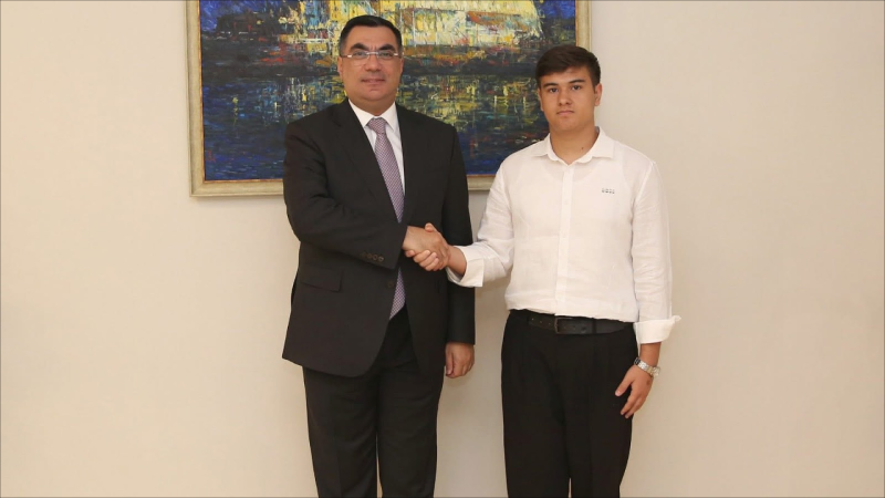 Ölkə birincisi olan gəncəli şagird bu universiteti seçdi