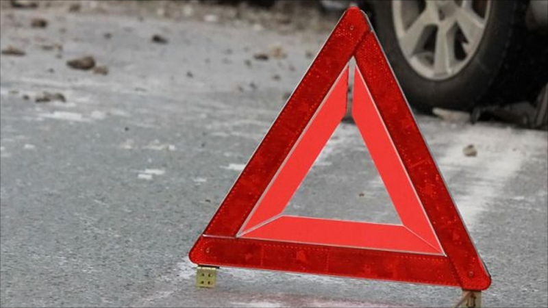 Sürücü yük maşınını hasara çırpdı, xəsarət aldı