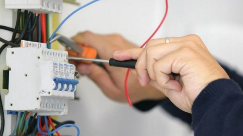 59 yaşlı şəxsi elektrik cərəyanı vuraraq öldürüb