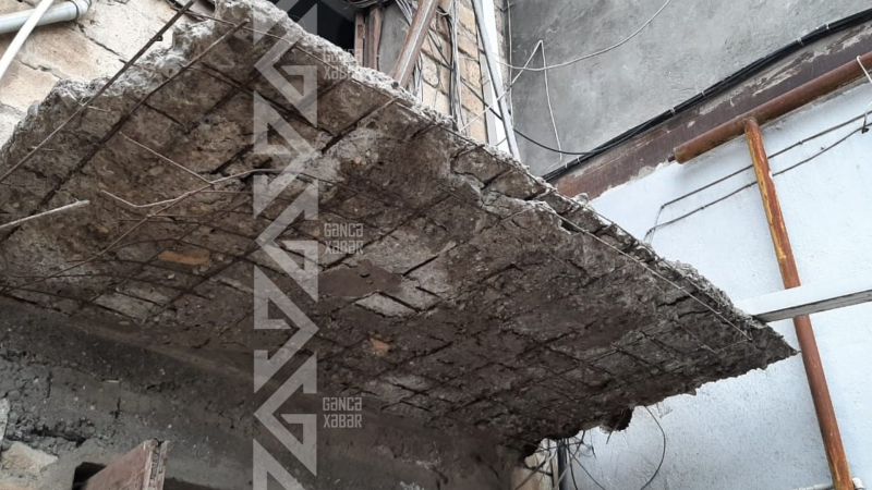 Gəncədə binanın qəzalı girişləri – FOTO