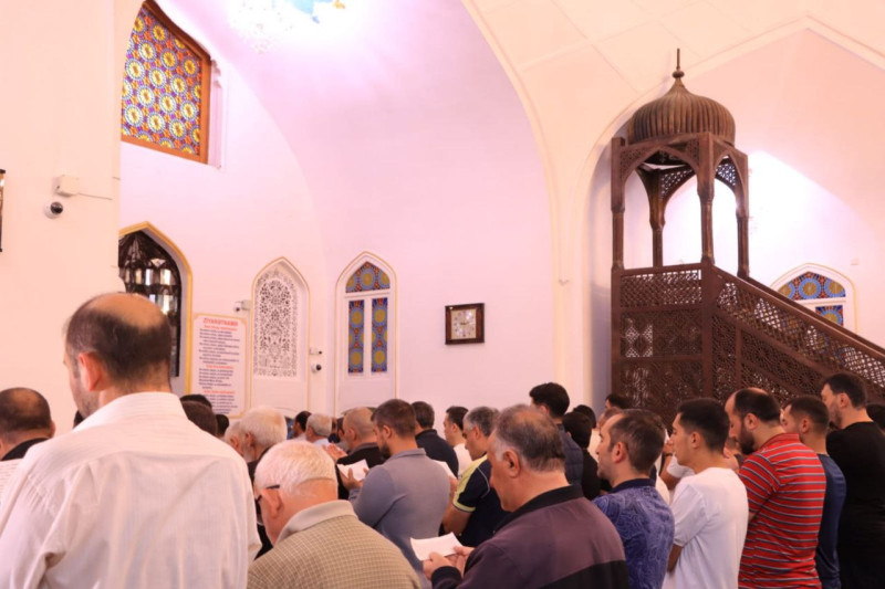 Gəncədə bayram namazı qılınıb - FOTO
