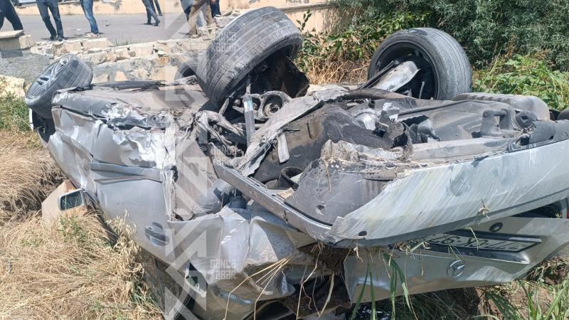 Mercedes-Benz ağır qəzaya düşüb - FOTO