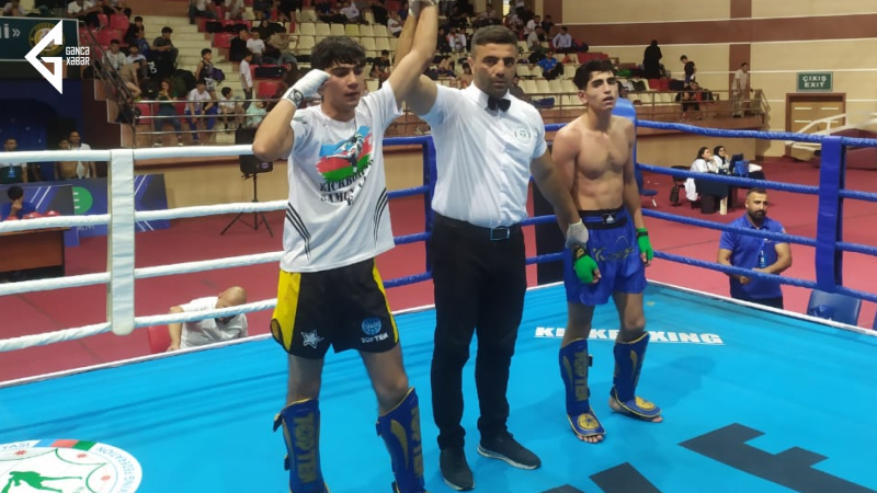 Qərb bölgəsinin kikboksçularından medal çələngi - FOTO