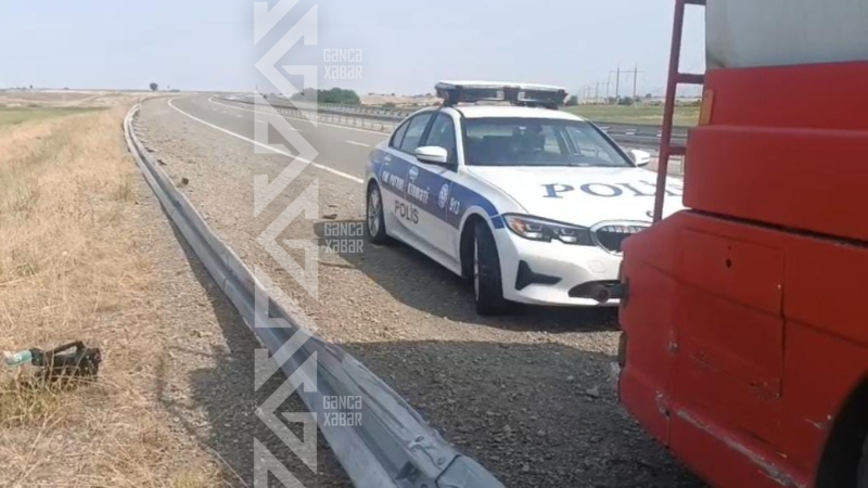 Benzin dolu yanacaq avtomobili qəzaya düşüb - FOTO
