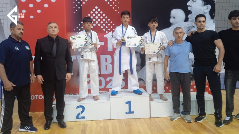 Gəncəli karateçilər medalları SÜPÜRDÜLƏR