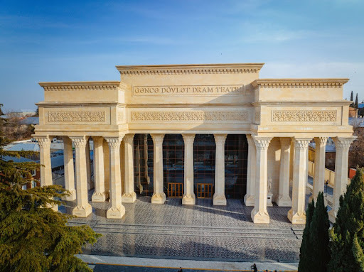Dram Teatrı yubiley mövsümünün açılışını edir