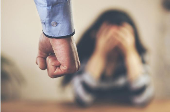 54 yaşlı kişi həyat yoldaşına xəsarət yetirib