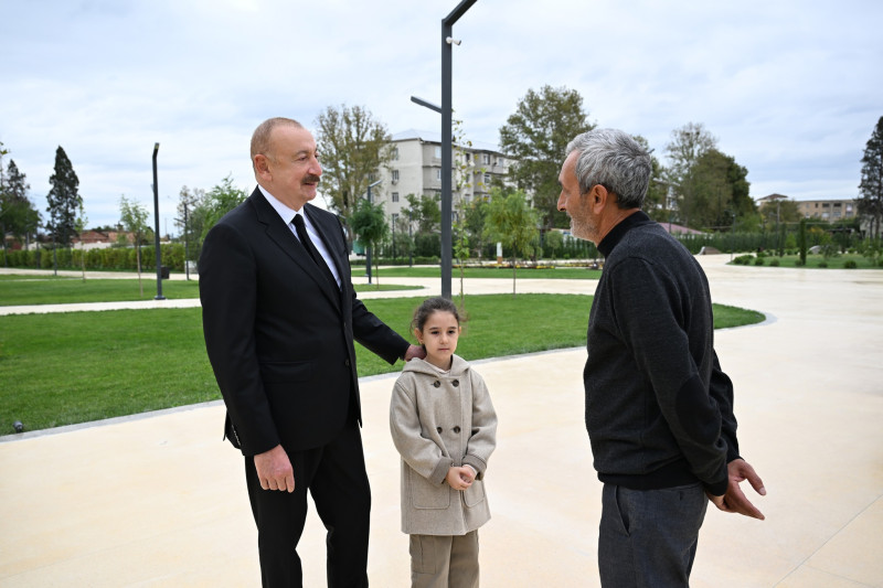 Prezidentin yanındakı balaca qız kimdir?