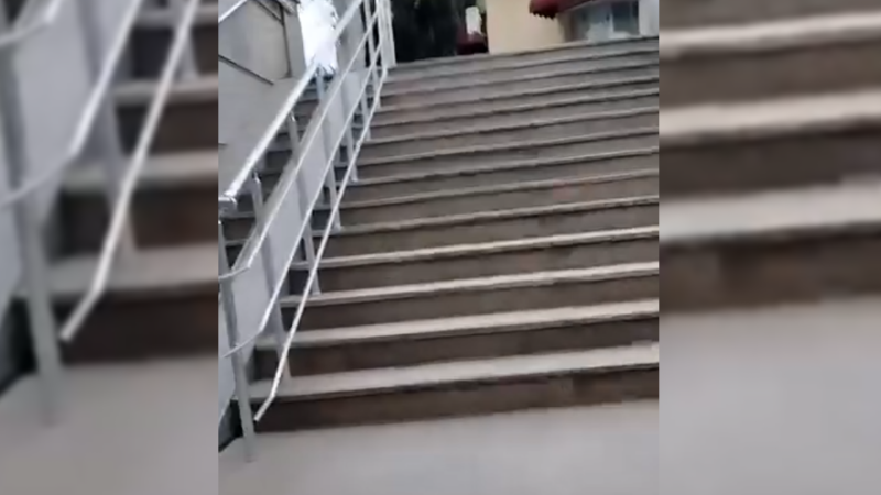 Gəncənin həmişə zülmətə bürünən yeraltı keçidi
