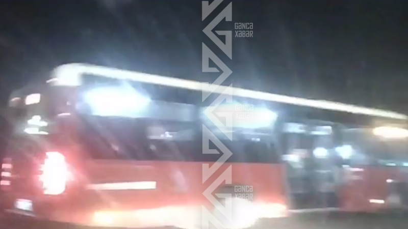Gəncədə BakuBus avtobusu qəza şəraiti yaradıb