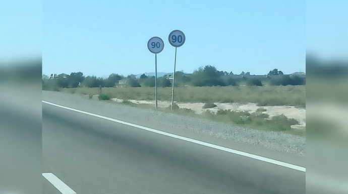 Magistral yollarda niyə eyni nişanlar yanaşı quraşdırılıb?