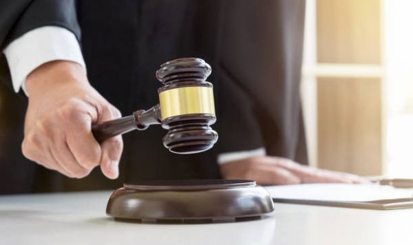 Keçmiş arvadını oğlunun yanında öldürmək istəyən kişinin cəzası azaldıldı