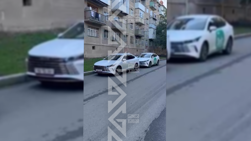 Gəncədə Bolt sürücüləri qanunsuz taksilərə qarşı etiraz ediblər