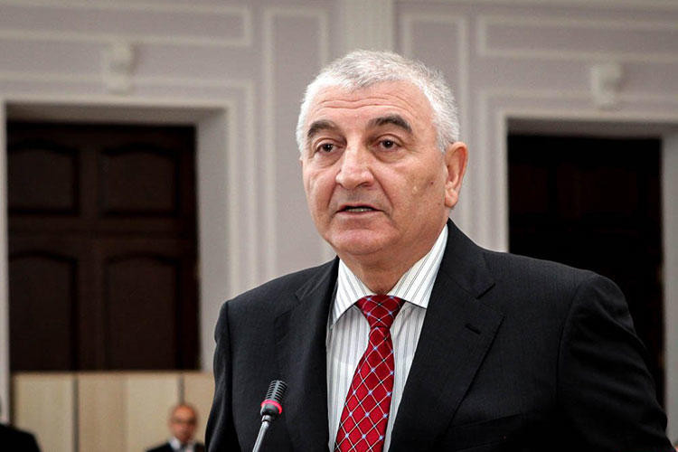 Məzahir Pənahovun gəlini: Nə villaları istəyirəm, nə də maşınları...