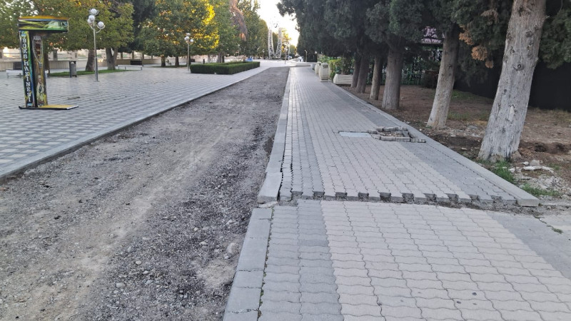 Bayraq Meydanında təhlükə saçan velosiped zolağı