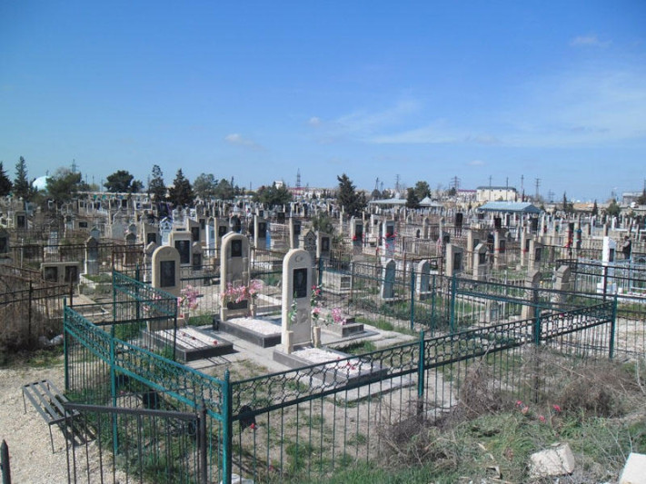 Qəbiristanlıqlar şəhərdən kənara köçürülsün - DEPUTAT