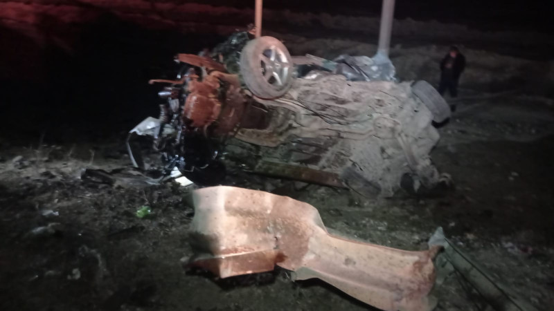 Göygöldə qəzaya düşən maşın duracaqda yanıb