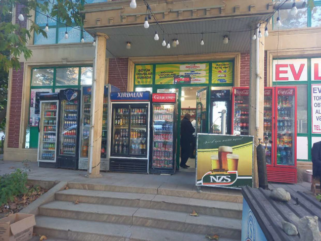 Gəncədə bu marketdə saxta alkoqollu içki aşkarlanıb