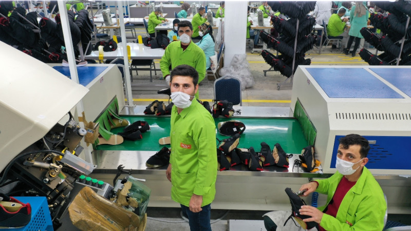 Ayaqqabı istehsalı artıb